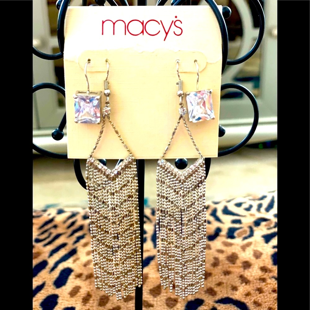 𝙼𝚊𝚌𝚢'𝚜 𝚂𝚒𝚕𝚟𝚎𝚛 𝙴𝚊𝚛𝚛𝚒𝚗𝚐𝚜